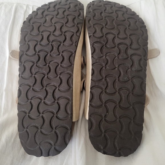 BIRKENSTOCK Birkis Dorian Cream Crisscross Clog Size: 9 - Picture 6 of 9